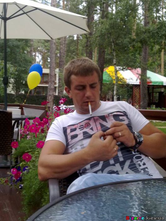 курит вредно))