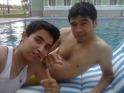 в бассейне......