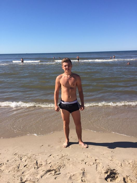 На море