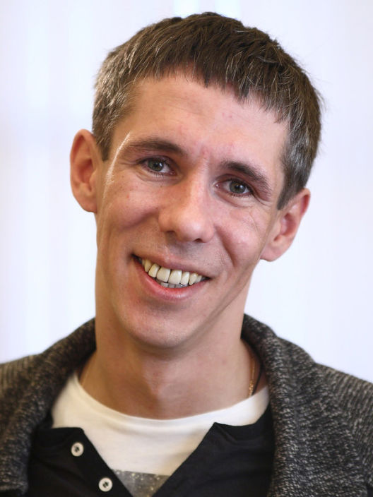 ебу, лижу, сосу все, что движется (на двух ногах)