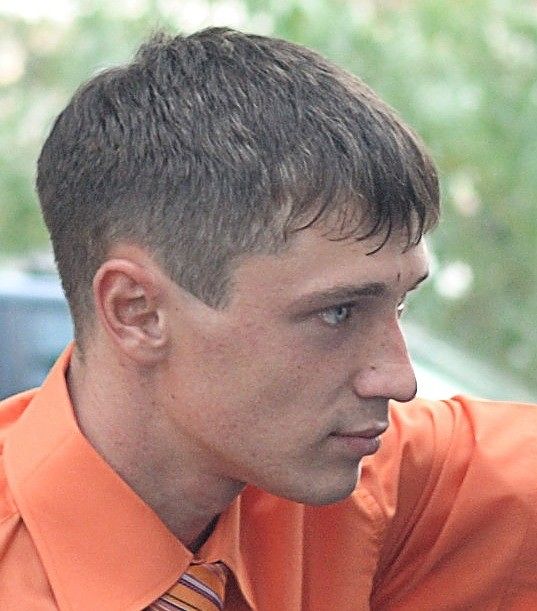 в профиль