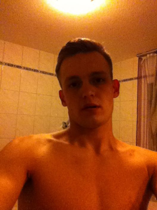 одну свою фотографию