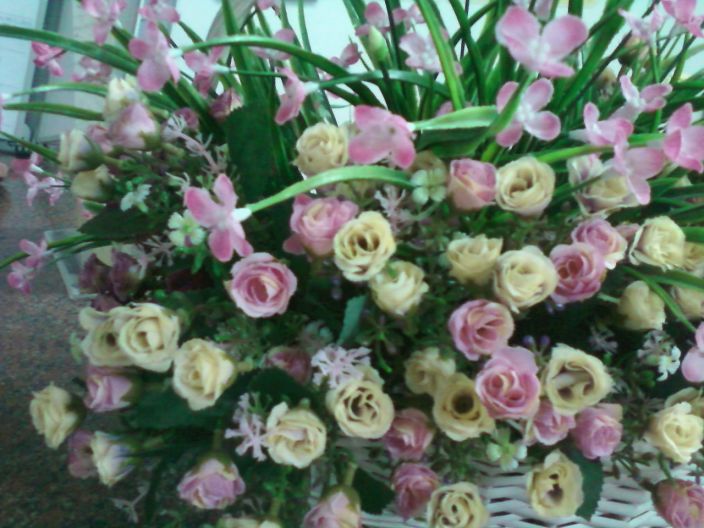 эти цветы вам.