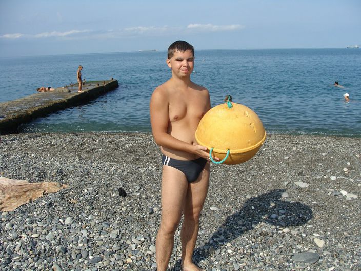 Случайно оторвал буй на море)))