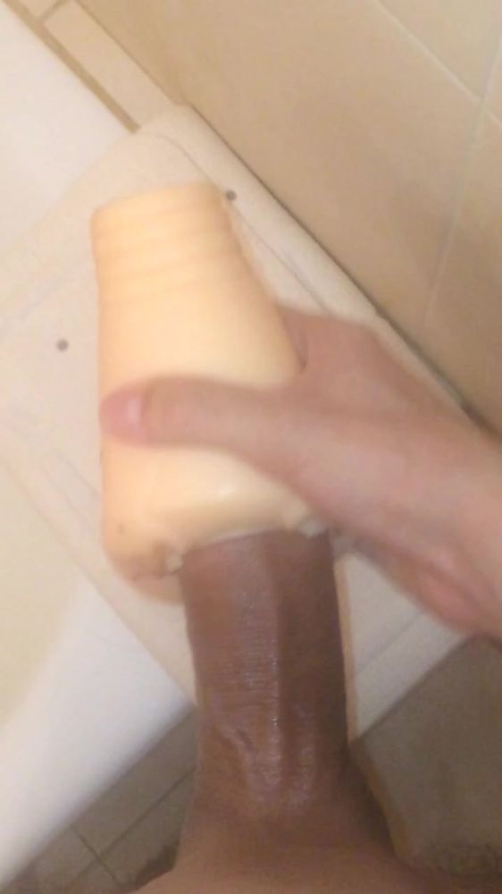 Кончаю, большой член, игрушки. Порвал игрушку