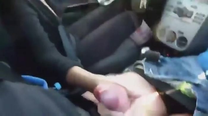 дрочит на ходу