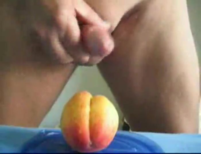 Кончил на персик