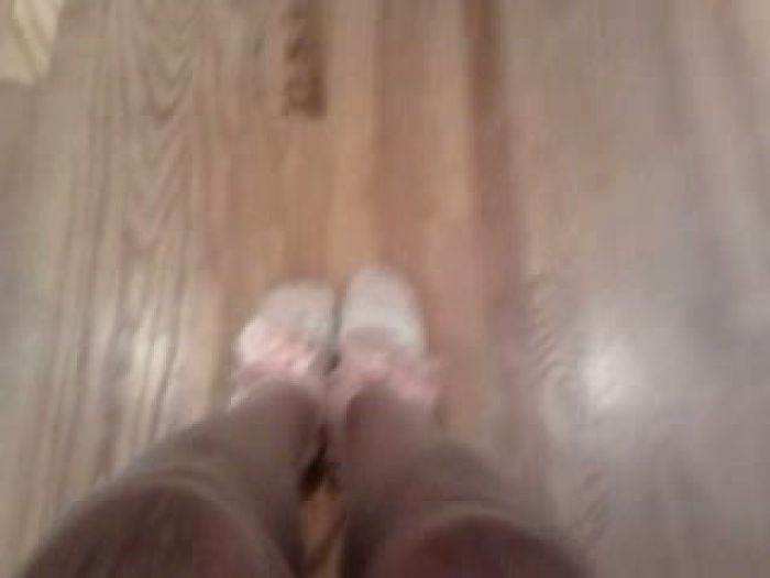 Pink makes me hard. Розовый заставляет меня трудно.