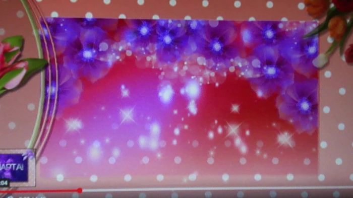 С праздником нас девушки)