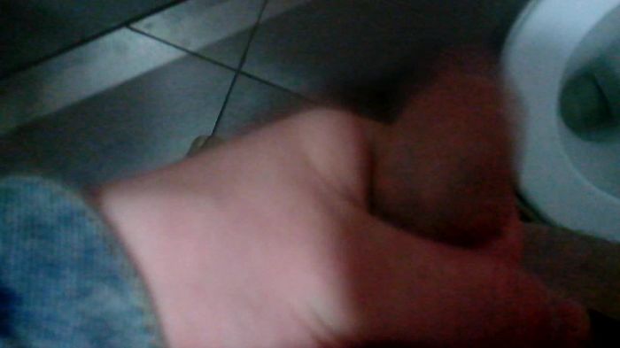 в общественном туалете