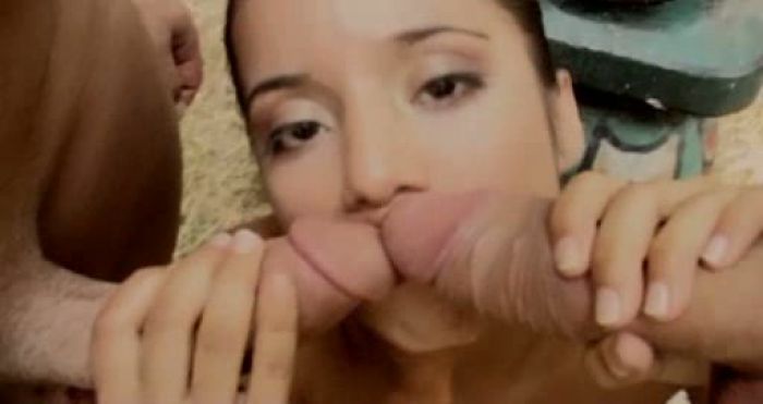 Petite Spanish chick do a trio