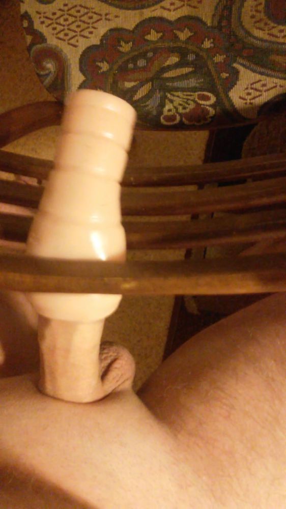 Мастурбация игрушкой