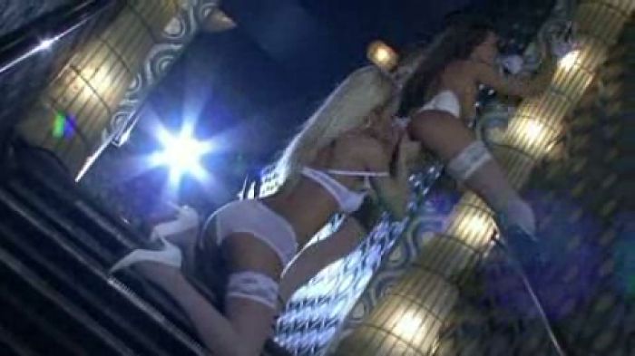 Две курящие лесбиянки